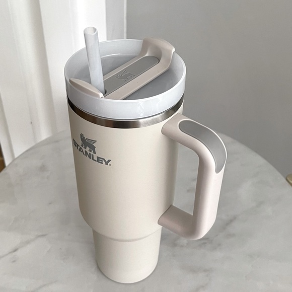 Stanley 40oz Quencher H2.O Flowstate Tumbler (soft matte) - Picture 3 of 13